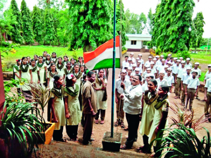 Guide to flagging; Uttur Vidyalaya Program | झेंडा फडकविण्याचे मार्गदर्शन; उत्तूर विद्यालयाचा उपक्रम