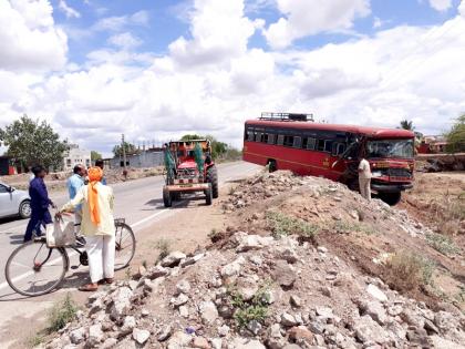 Big news; ST hit the tipper; 17 passengers including bus driver seriously injured | मोठी बातमी; एसटीला टिप्परची धडक; बस चालकासह १७ प्रवासी गंभीर जखमी