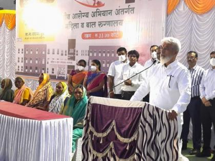 215 beds available in Malegaon: Dada Bhuse | मालेगावी होणार २१५ खाटांची सुविधा उपलब्ध : दादा भुसे 