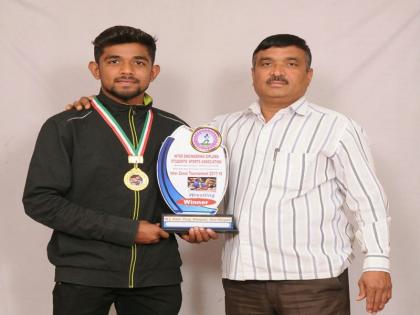 Gold medalist in Nandurwadri's Shubhamal wrestling championship | नांदुरवैद्यच्या शुभमला कुस्ती स्पर्धेत सुवर्णपदक