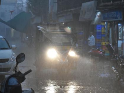 Due to monsoon rains, | मान्सूनपूर्व पावसामुळे जिल्ह्यात ‘दाणादाण’ Due to monsoon rains, | मान्सूनपूर्व पावसामुळे जिल्ह्यात ‘दाणादाण’