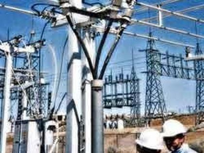 36 wiremen of the power company in the city on collective leave | शहरात वीज कंपनीचे ३६ वायरमन सामूहिक रजेवर 36 wiremen of the power company in the city on collective leave | शहरात वीज कंपनीचे ३६ वायरमन सामूहिक रजेवर