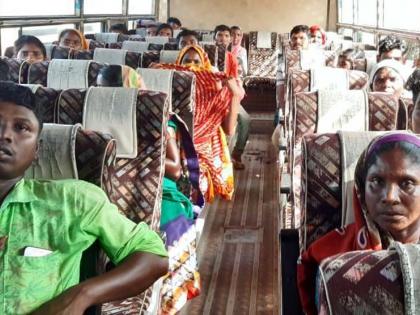 676 laborers returned to their village from Gujarat | गुजरातमधून ६७६ मजूर आपल्या गावी परतले 676 laborers returned to their village from Gujarat | गुजरातमधून ६७६ मजूर आपल्या गावी परतले
