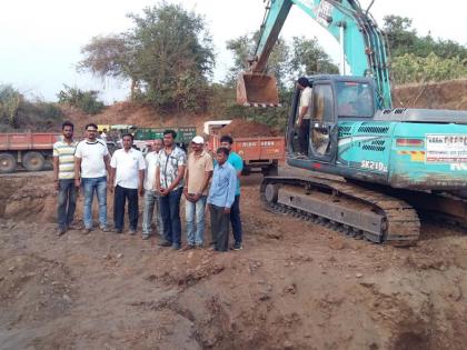 Extraction of Khardi river from people's participation | लोकसहभागातून खर्डी नदीचे खोलीकरण Extraction of Khardi river from people's participation | लोकसहभागातून खर्डी नदीचे खोलीकरण