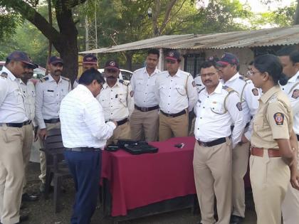 Highway traffic police equipped with sophisticated equipment | महामार्ग वाहतुक पोलिस अत्याधुनिक यंत्रनेने सज्ज