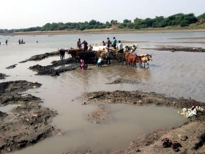 Parbhani: Use of bullock cart now for sand smuggling | परभणी : वाळू तस्करीसाठी आता बैलगाडीचा वापर