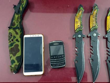 One arrested with Parbhani cut sharp weapons | परभणीत धारदार शस्त्रांसह एकास अटक