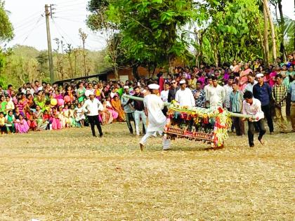 Ratnagiri: The identities of the people of the land were searched by the palanquin, the Shiggotsav of the flood | रत्नागिरी : मानकऱ्यांची खूणही पालखीने शोधली, पूर येथील शिमगोत्सव