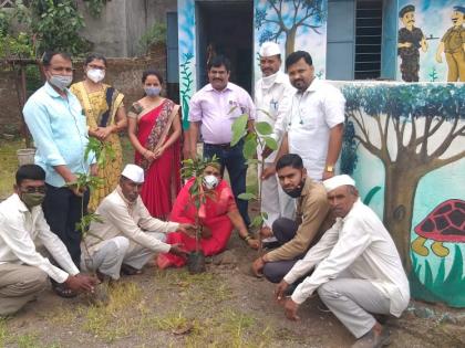 Tree planting in Zilla Parishad's Takedat school | जिल्हा परिषदेच्या टाकेदत शाळेत वृक्षारोपण