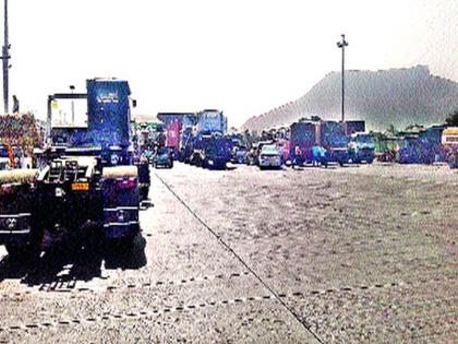 Lack of planning: Due to slow work of employees, traffic congestion on tollanak | नियोजनाचा अभाव : कर्मचाºयांच्या संथ कामाचा वाहनचालकांना फटका टोलनाक्यावर वाहतूक कोंडी