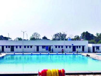 Sports department swimming pool stuck in lockdown | लॉकडाऊनमध्ये अडकला क्रीडा विभागाचा जलतरण तलाव