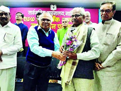 Acolkar award honors Bhoyar | अकोलकर पुरस्काराने भोयर सन्मानित