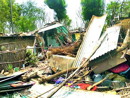  Woman under the roof of her house and after death | अंगावर घराचे छत पडून वृद्धेचा मृत्यू