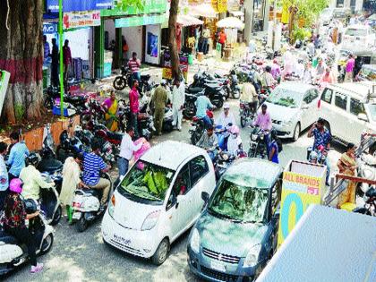  Police personnel for helmet support; Traffic Jam in Lawyer | पोलीस कर्मचारी हेल्मेटसक्तीसाठी  ; वकीलवाडीत ट्रॅफिक जॅम