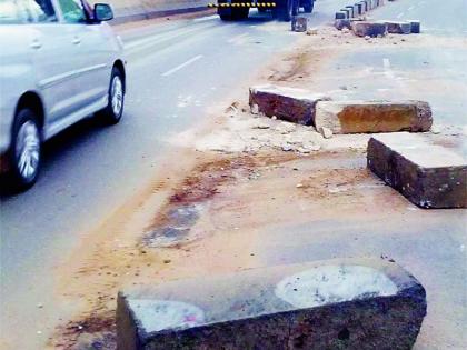 Beware! If you break the divider on the highway, you will be imprisoned for five years | सावधान! महामार्गावरील दुभाजक तोडाल तर होई­ल पाच वर्षे कारावास