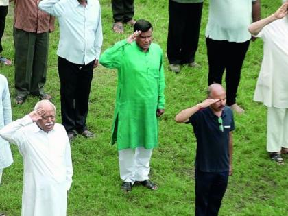 The Tricolor was hoisted at the Sangh headquarters in the presence of the Sarsangh leaders | सरसंघचालकांच्या उपस्थितीत संघ मुख्यालयात फडकला तिरंगा