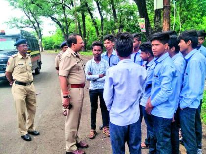 Nagpur police commissioner's tour and students 'class' | नागपूरच्या पोलीस आयुक्तांचा फेरफटका आणि विद्यार्थ्यांचा रस्त्यावरच ‘क्लास’