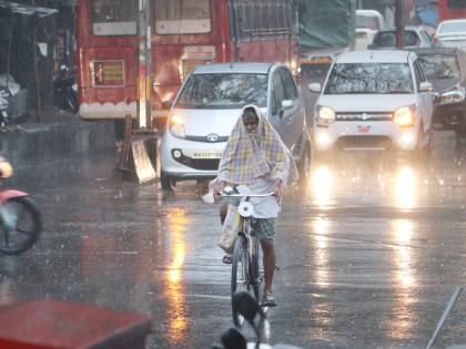 Rainy Break: The pace of farming, the cloudy atmosphere throughout the day, and sporadic show | पावसाची विश्रांती : शेतीकामांना वेग, दिवसभर ढगाळ वातावरण, तुरळक सरी