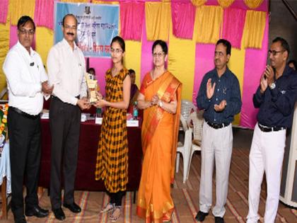 There should be no break in girls' education after marriage | लग्नानंतर मुलींच्या शिक्षणात खंड नको There should be no break in girls' education after marriage | लग्नानंतर मुलींच्या शिक्षणात खंड नको