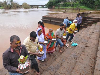 Trimboli Yatra begins with a home offering | घरगुती नैवेद्याने त्र्यंबोली यात्रेला सुरूवात