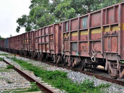 He traveled by goods train from Mumbai to Badnera | 'त्यांनी' मालगाडीतून केला मुंबई ते बडनेरा प्रवास