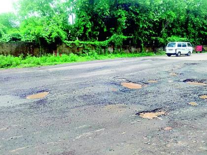 The extension officer was killed when the wheel of the truck went over his head | ट्रकचे चाक डोक्यावरुन गेल्याने विस्तार अधिकारी ठार The extension officer was killed when the wheel of the truck went over his head | ट्रकचे चाक डोक्यावरुन गेल्याने विस्तार अधिकारी ठार