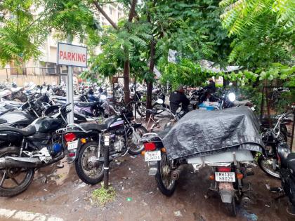 Shocking; In the absence of 'pay and park' in 'Civil', tens of thousands were recovered for a thousand vehicles every day. | धक्कादायक; ‘सिव्हिल’मध्ये ‘पे ॲण्ड पार्क’ नसताना रोज हजार गाड्यांमागे दहा हजारांची वसुली