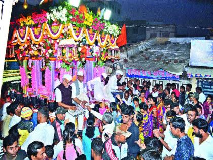 Launch of Devamalledar Yatra; Organizing various programs: Chariot procession; Dangers of the devotees | देवमामलेदार यात्रोत्सवास प्रारंभ; विविध कार्यक्र मांचे आयोजन : रथ मिरवणुकीचे आकर्षण; दर्शनासाठी भाविकांच्या रांगा