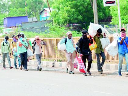 Hundreds of foreign workers on the streets in search of food and water! | अन्न पाण्याच्या शोधात शेकडो परप्रांतीय मजूर रस्त्यांवर !