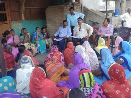 Central Gram Panchayats in Dhule district look after NLM squad | धुळे जिल्ह्यातील दहा ग्रामपंचायतींची केंद्रीय एनएलएम पथकाकडून पहाणी