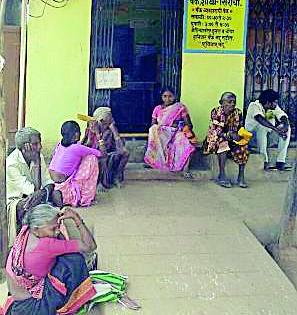 Network failure junked the bank | नेटवर्कअभावी बँक व्यवहार ठप्प Network failure junked the bank | नेटवर्कअभावी बँक व्यवहार ठप्प