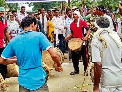 View of tribal culture created by students and villagers | विद्यार्थी व ग्रामस्थांनी घडविले आदिवासी संस्कृतीचे दर्शन