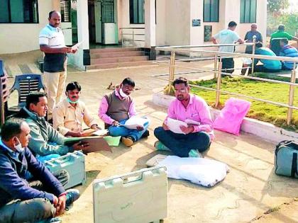 The system is ready for the first round of voting | पहिल्या टप्प्यातील मतदानासाठी यंत्रणा सज्ज The system is ready for the first round of voting | पहिल्या टप्प्यातील मतदानासाठी यंत्रणा सज्ज