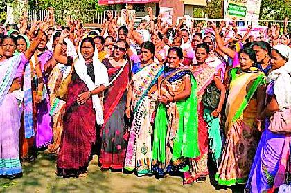 Jail Bharo movement of the Aganwadi workers | अंगणवाडी कर्मचाऱ्यांचे जेलभरो आंदोलन