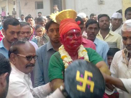 Panchami festival at Tembhurni ends | आईच्या सोंगाने पंचमीची उत्साहात सांगता