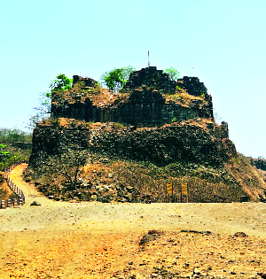 Rangnagar fort is deprived of publicity | रांगणा किल्ला प्रसिद्धीपासून वंचितच