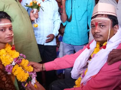 Many people have a tears in the eyes of Divyang's wedding | दिव्यांगांच्या लग्नगाठीने अनेकांच्या डोळ्यात आनंदाश्रू