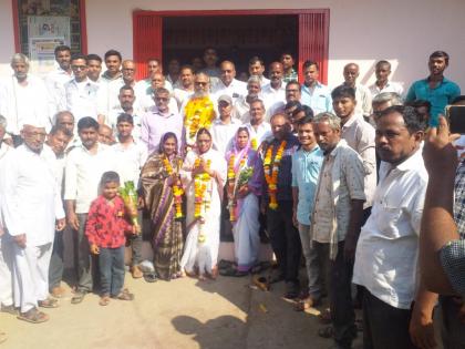 Women in charge of Gram Panchayats in 11 out of 12 places in Parola taluka | पारोळा तालुक्यात बारापैकी ११ ठिकाणी ग्रामपंचायतीच्या कारभारी ‘महिला’