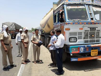 Fierce assault in the police station in Deepnagar | दीपनगर येथे फौजदारास धक्काबुक्की करून मारहाण