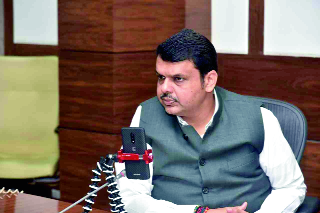 Start water tankers in river banks: Chief Minister's instructions | नदी असलेल्या गावांमध्येही पाण्याचे टँकर सुरू करा : मुख्यमंत्र्यांचे निर्देश