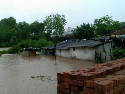 Hundreds of villages in Nagpur district at risk of floods; Navegaon Khairi, Nand Wadgaon Dam gates opened | नागपूर जिल्ह्यात शेकडो गावांना पुराचा धोका; नवेगाव खैरी, नांद वडगाव धरणाचे दरवाजे उघडले