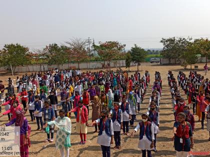 Students take green oath at Wadner Bhairav College | वडनेर भैरव महाविद्यालयात विद्यार्थ्यांनी घेतली हरित शपथ