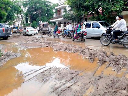 Road break ... | रस्त्याची दुरावस्था...