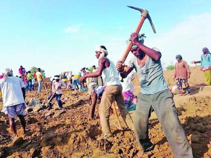 Mahaashmana storm in Kanchanpur, Vahey village | कांचनपूर, वाही गावात महाश्रमदानाचे तुफान