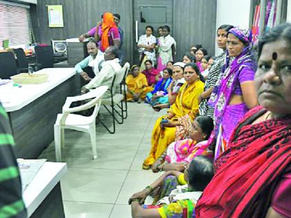 Front for water on Guardian's house | पालकमंत्र्यांच्या घरावर पाण्यासाठी मोर्चा