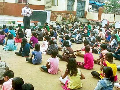 Salute to 1.5 million students will be given in colorful costumes | दीड लाख विद्यार्थी रंगीबेरंगी पोषाखात देणार तिरंग्याला सलामी Salute to 1.5 million students will be given in colorful costumes | दीड लाख विद्यार्थी रंगीबेरंगी पोषाखात देणार तिरंग्याला सलामी