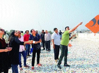 Around the day Aurangabad sky kites | दिवसभर औरंगाबादचे आकाश पतंगमय