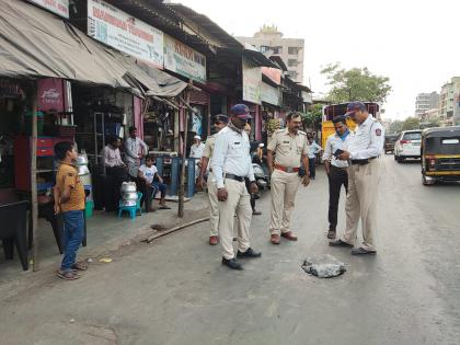 big pothole falling to the ground in bhayander main road | भाईंदरच्या मुख्य रस्त्यावर पडले जीवघेणे भगदाड 