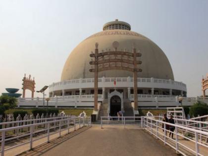 Worship of Buddhist followers today at the Dikshabhoomi ground in Nagpur | नागपुरातील दीक्षाभूमीवर बौद्ध अनुयायांचे आज नमन