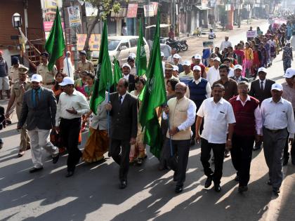 Prohibition of 'Padmavati', Rajsthani Hindu Samaj, Kolhapur Front Strike | ‘पद्मावती’ चित्रपटावर बंदी घाला, राजस्थानी हिंदू समाजाचा कोल्हापुरात धडक मोर्चा 